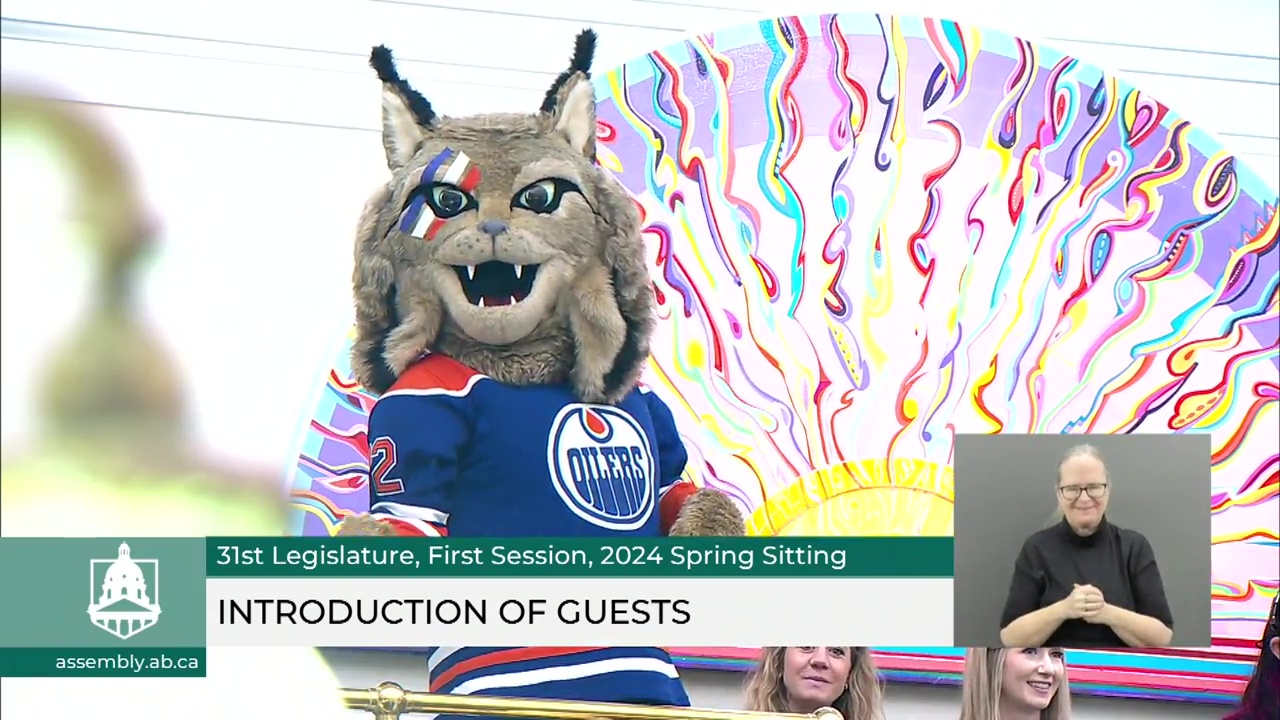 Edmonton Oilers’ mascot Hunter gets big laughs at Alberta legislature