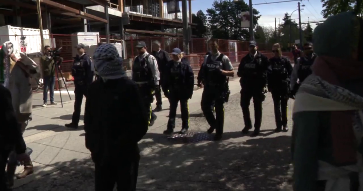 Жена, арестувана, докато пропалестински протестиращи затвориха UBC intersection