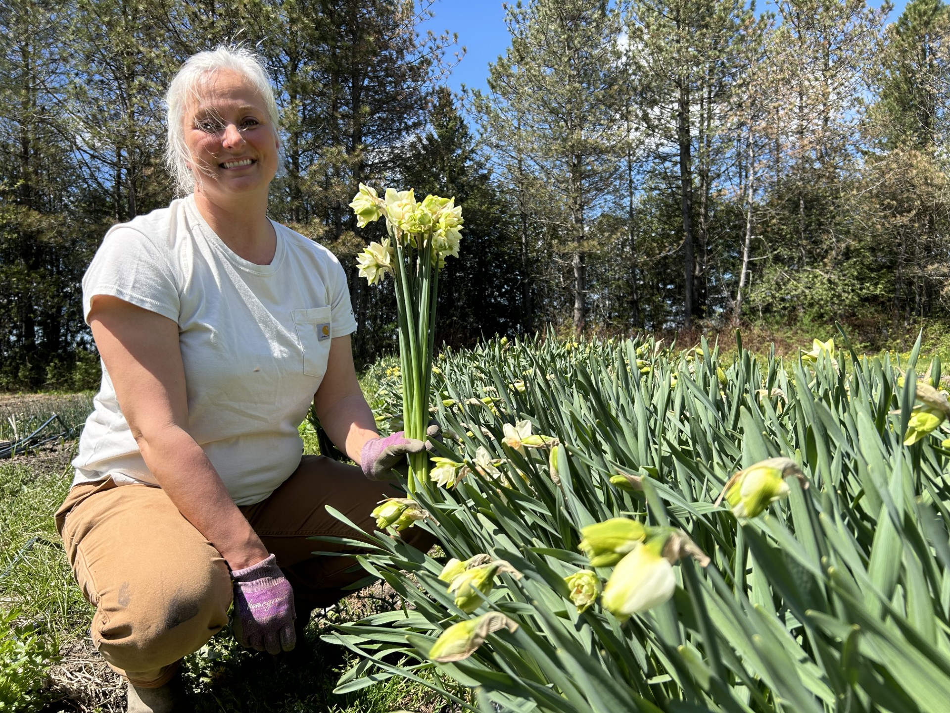 ‘Help farmers’: Quebec flower growers encourage buying local on Mother’s Day