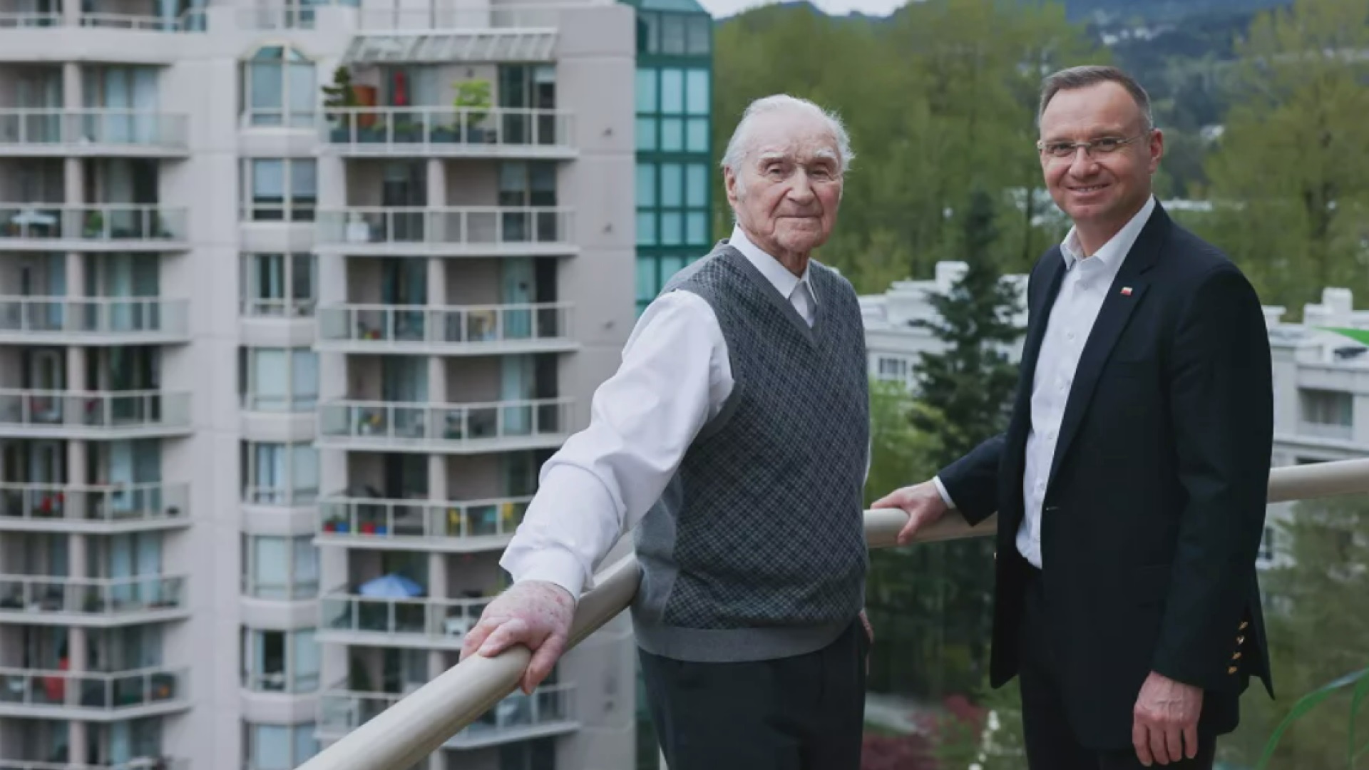 94 годишен пр н е човек който е служил в полския ъндърграунд е