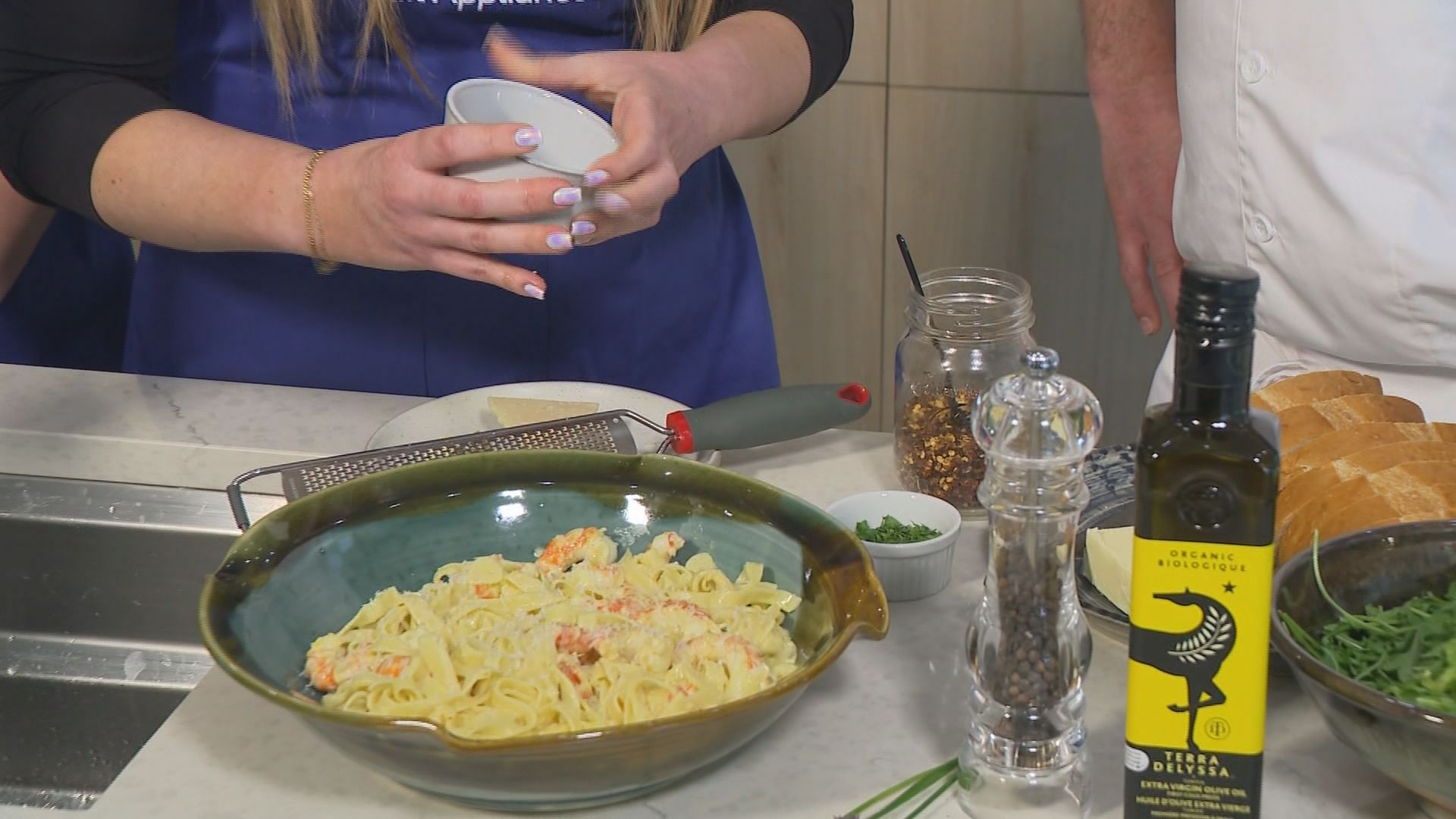 Паста с къри със скариди Съставки – 1 lb фетучини или паста