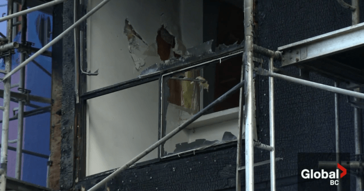 Двама души бяха принудени да напуснат домовете си след избухването