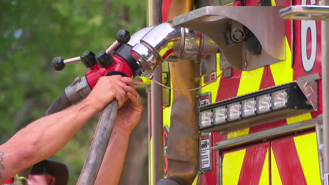 Пожарникари от цяла Канада се събраха в окръг Страткона за