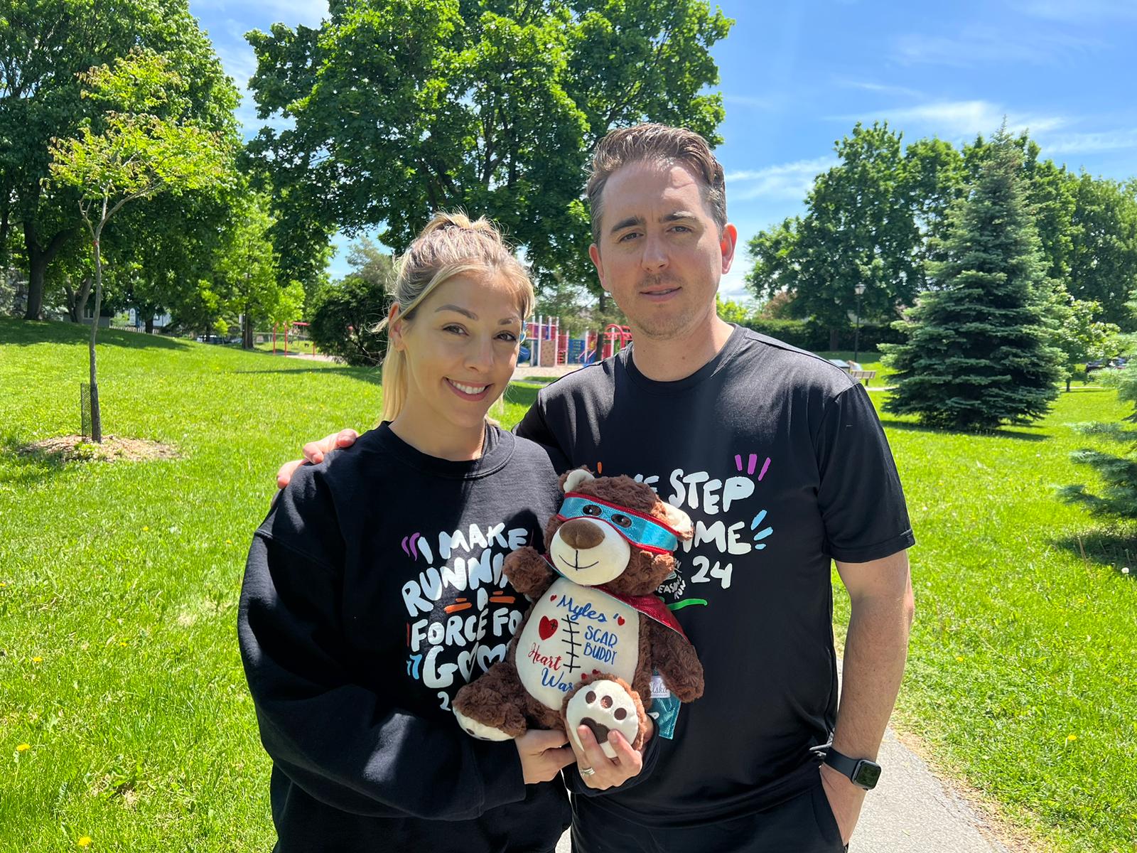 Двойка родители в Монреал отдават почит на покойния си син