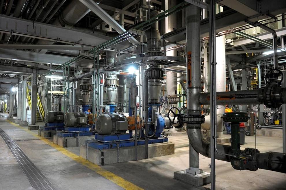Pipes and tanks snake around the inside of a carbon capture and storage facility at the Boundary Dam Power Station in Estevan, Sask., on Thursday, Oct. 2, 2014. The signature carbon capture and storage project continues to miss emissions reduction goals, raising questions about the cost-effectiveness of the technology, says a report.