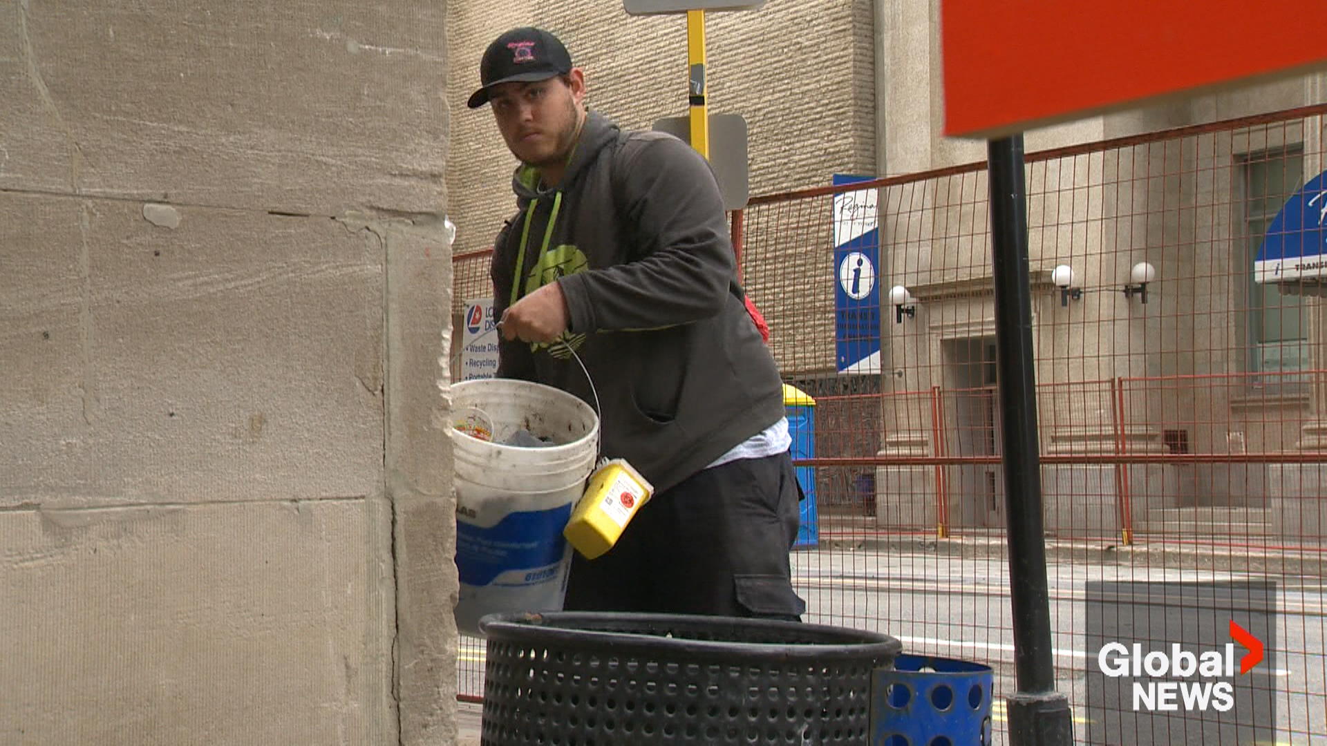 Екипът на Regina Downtown Clean продължава да работи за осигуряване