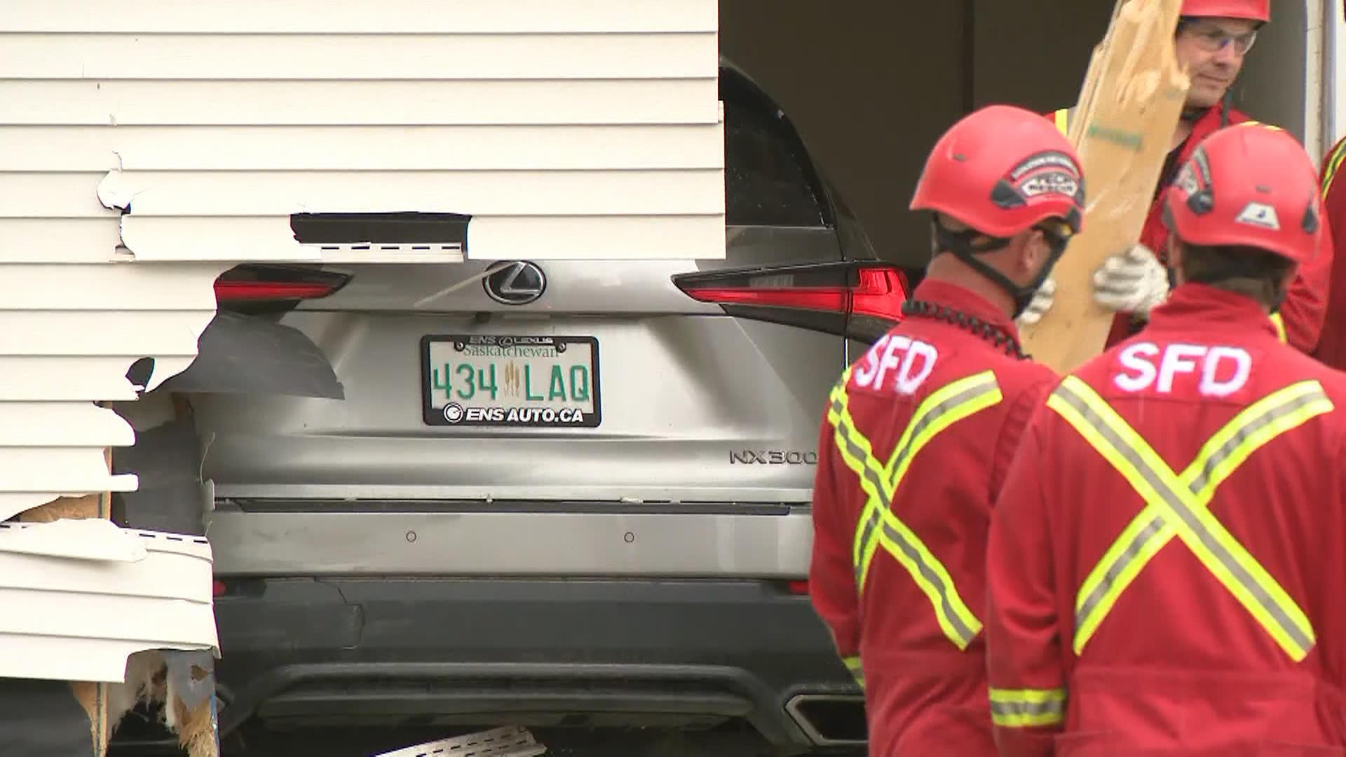Полицията на Саскатун и пожарната са в жилищните домове на