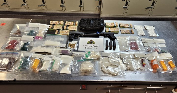 Наркотици, пари, огнестрелни оръжия, открити при арестуването на наркотици в Келоуна