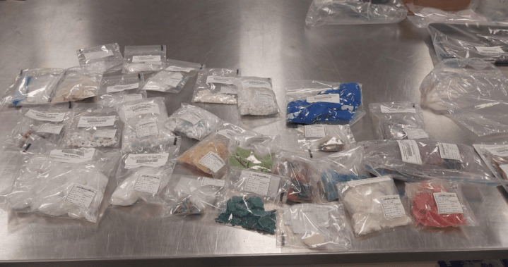 4 души са обвинени в операция за трафик на наркотици в Калгари