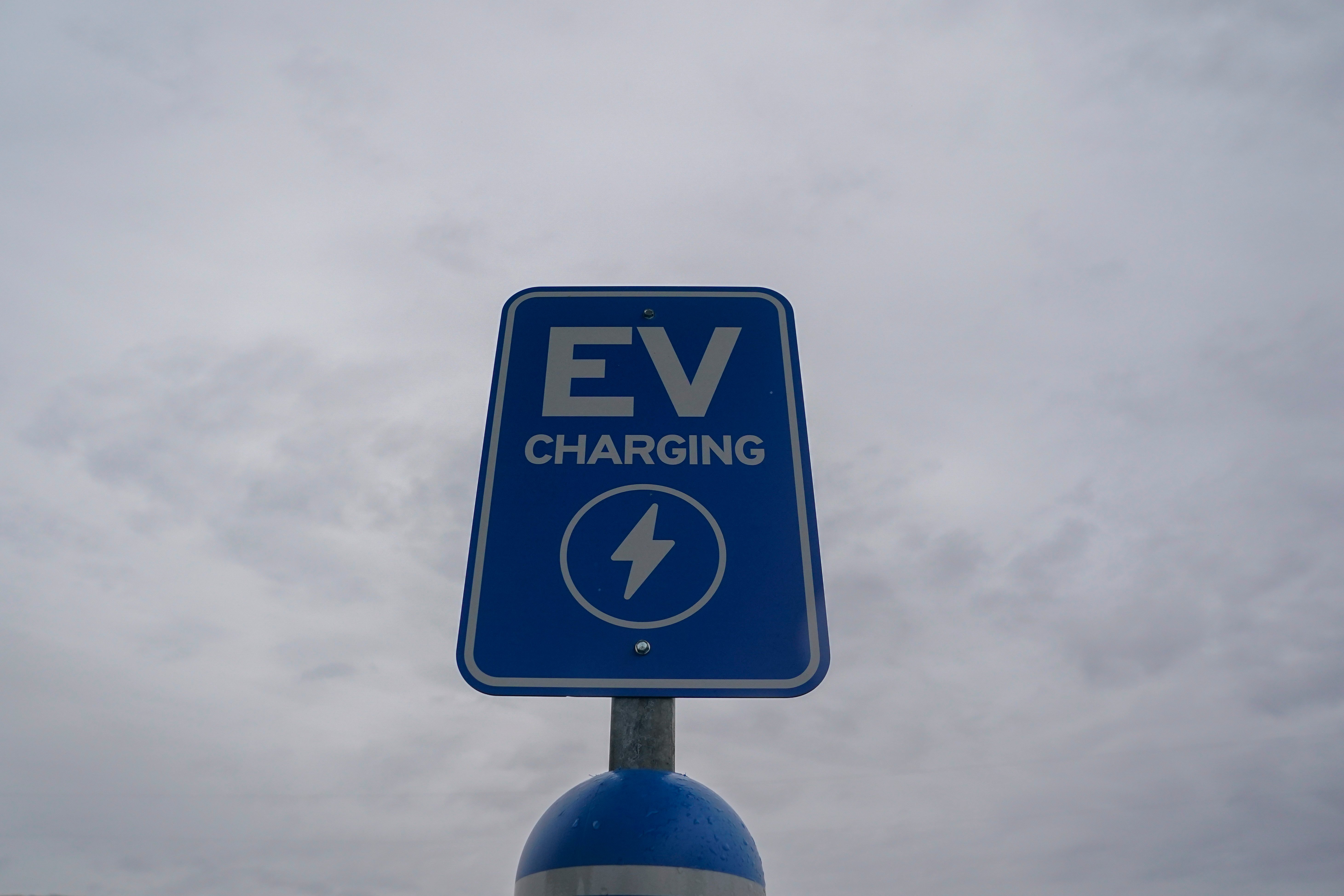 Why U.S. tariffs on Chinese EVs could be a 'tightrope' walk for Canada - National - Vimarsana News