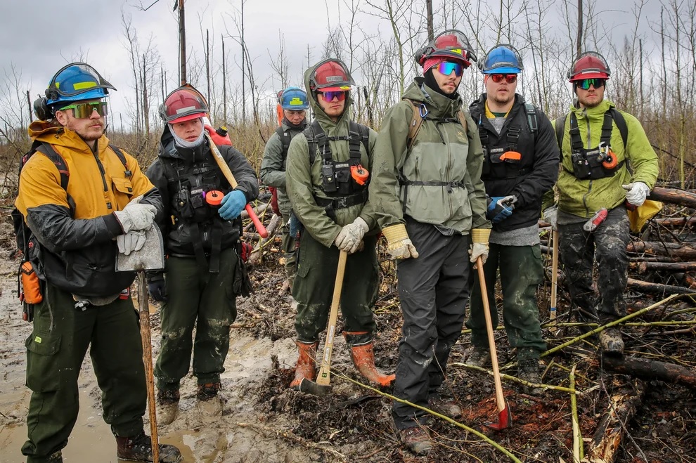 Горски пожар горящ близо до Форт Макмъри в североизточна Алберта