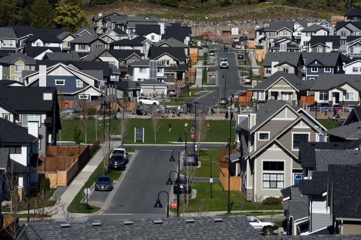 Could 10-year mortgage terms help ease ‘payment shock’ for Canadians? What to know
