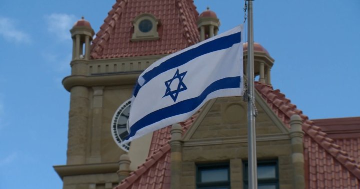 Знамето на Израел се вее в кметството на Калгари