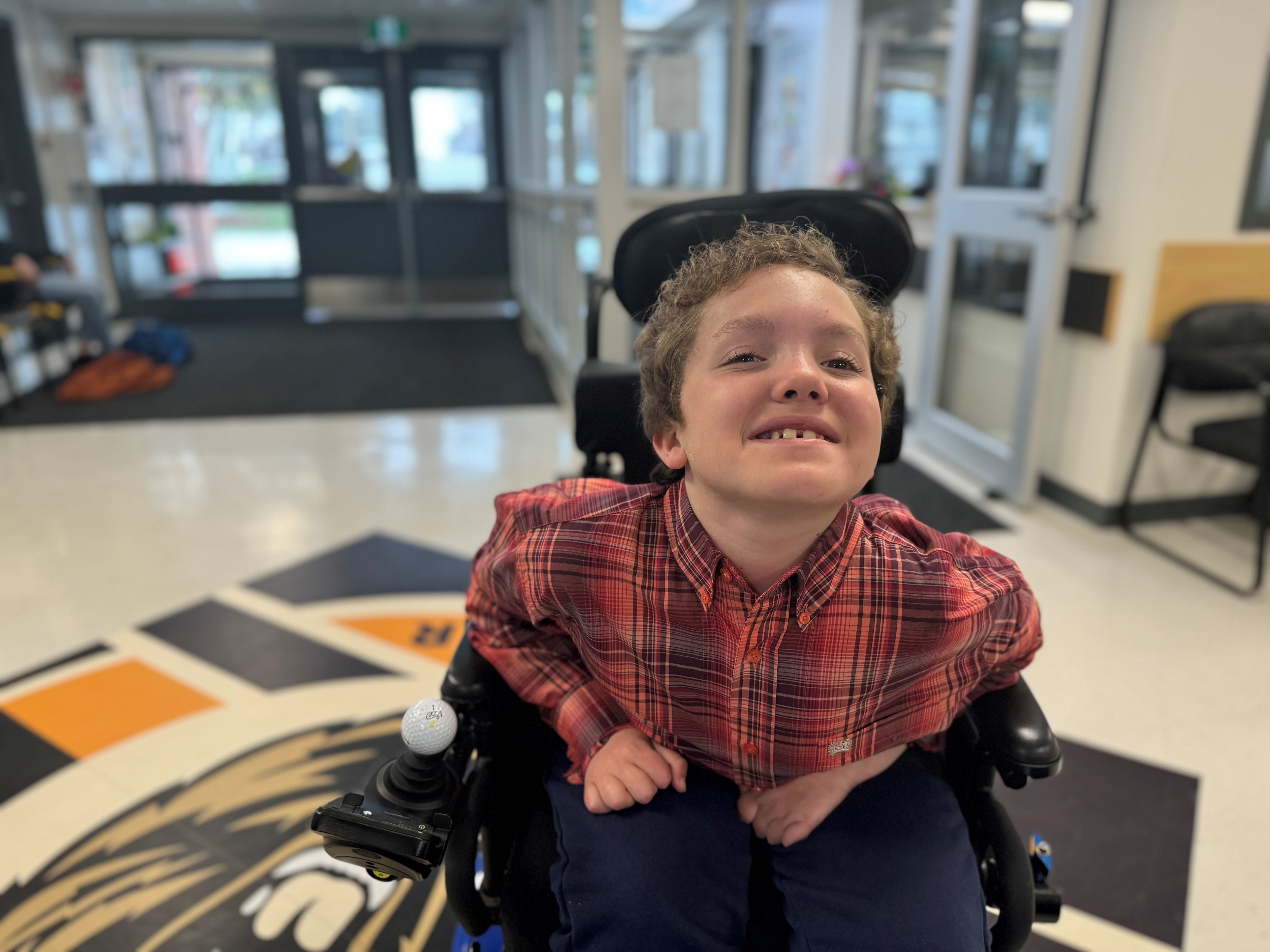 Джулиан Буйкс може да изглежда като всяко друго момче от