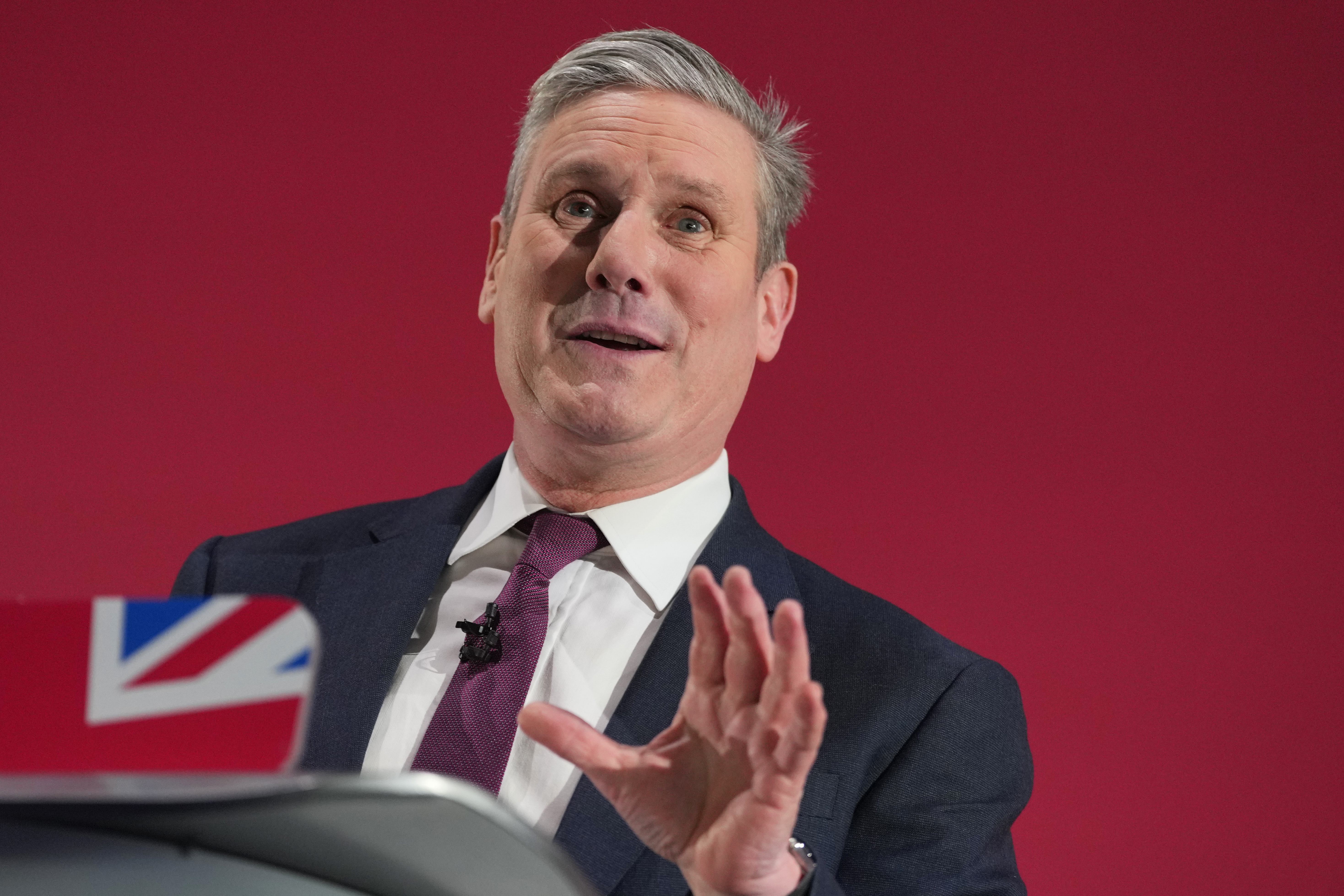 Послушен управленски малко скучен – Кийр Стармър не е ничия