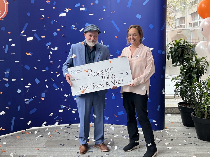 Робърт Гаро е голям привърженик на разчитането на нощното небе Астрологът