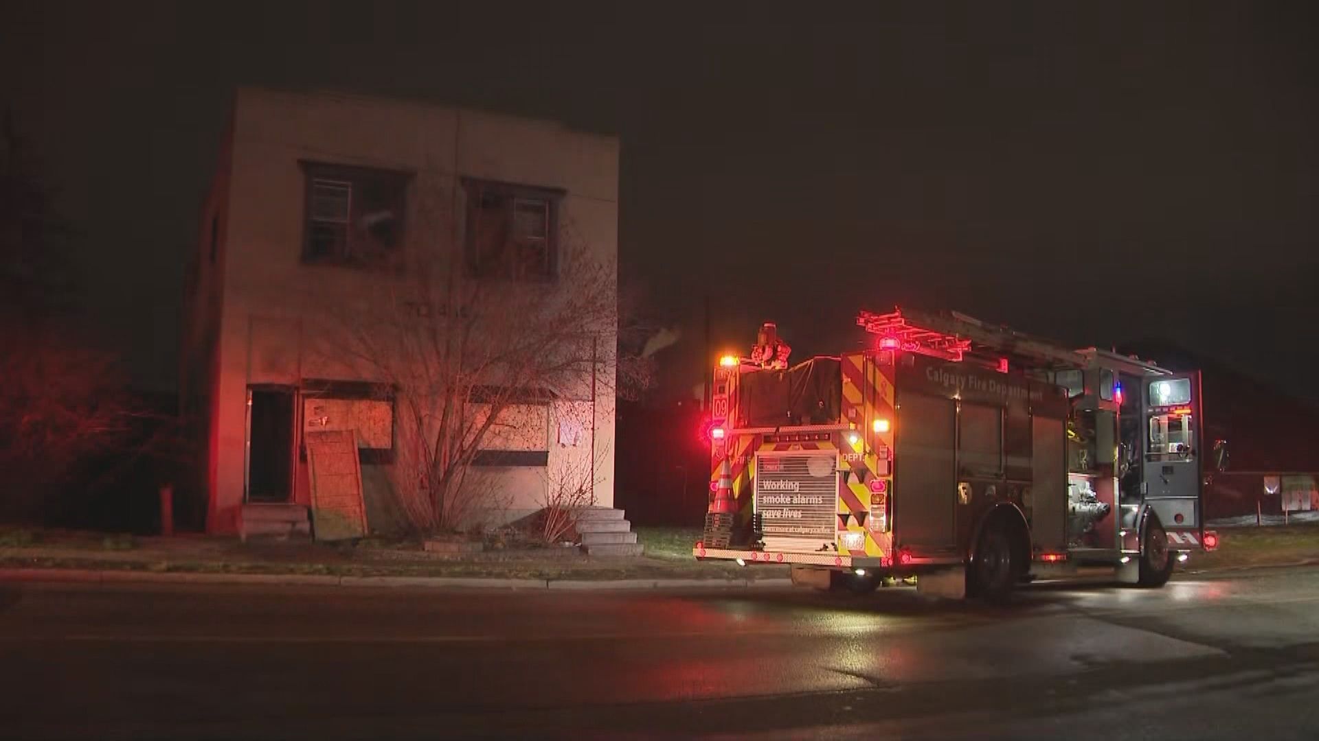 Пожар в културна сграда в квартал Огдън в Калгари се