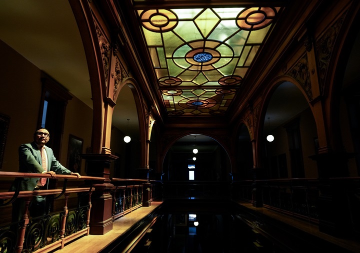 Десетилетия след като беше наказан в интернатно училище за това