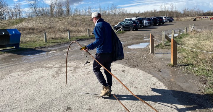 Пролетно почистване: В ход е годишната пътека и почистване на реката в Калгари