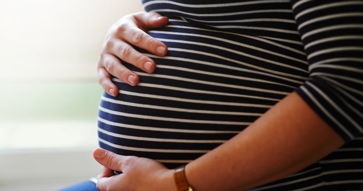 Бременни хора с увреждания се сблъскват с бариери пред достъпни грижи: доклад 