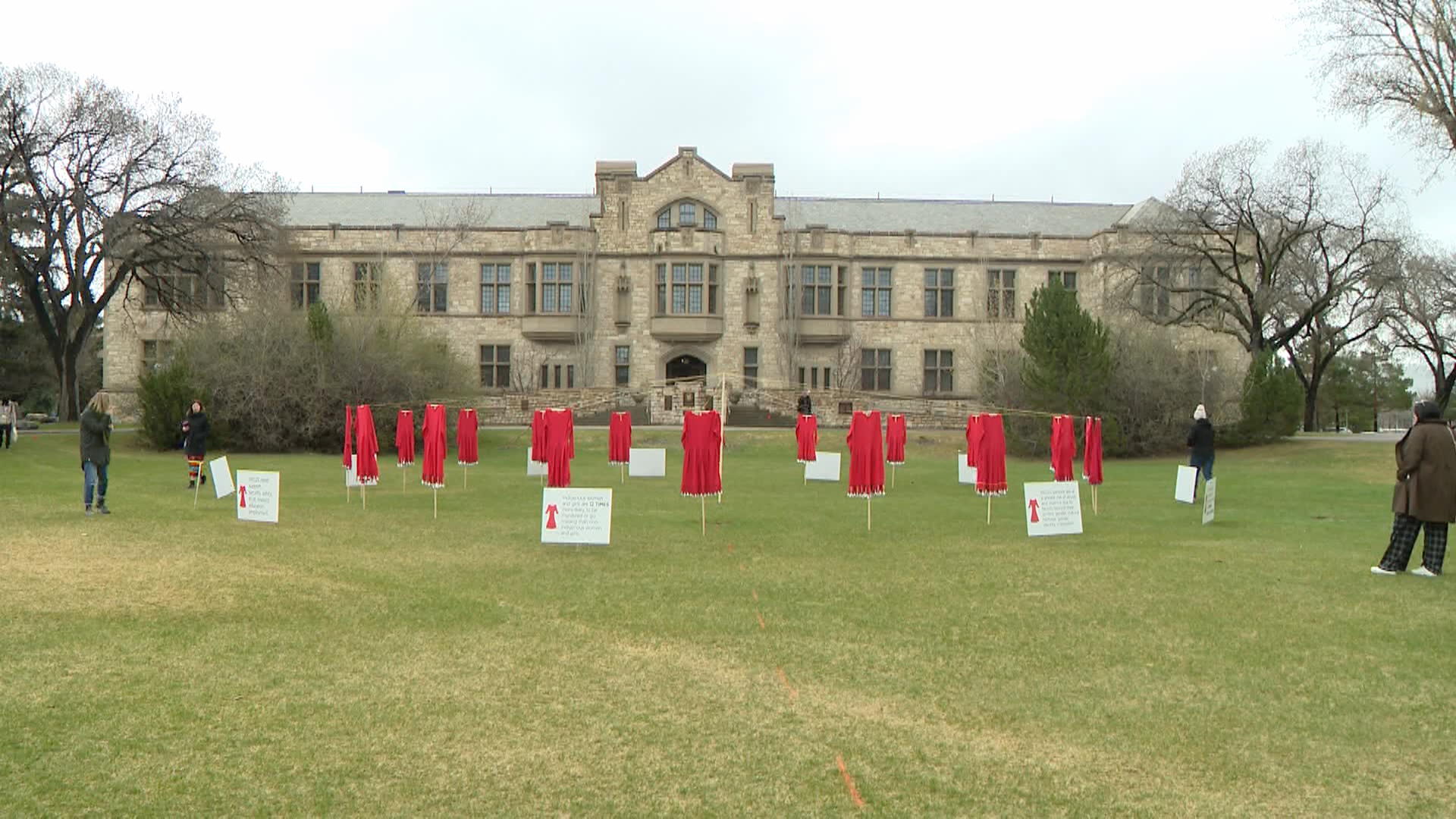 В неделя беше отбелязан Денят на Червената рокля в Канада
