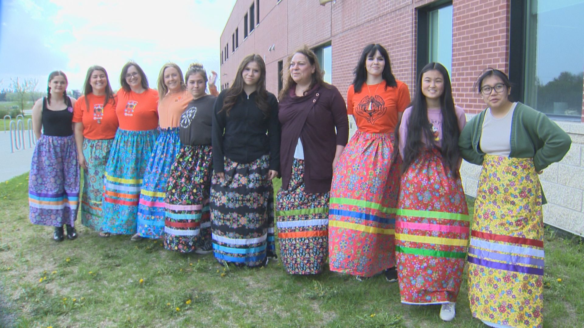 Нивървилския гимназиален клуб Ribbon Skirt Club проведе своя празник в