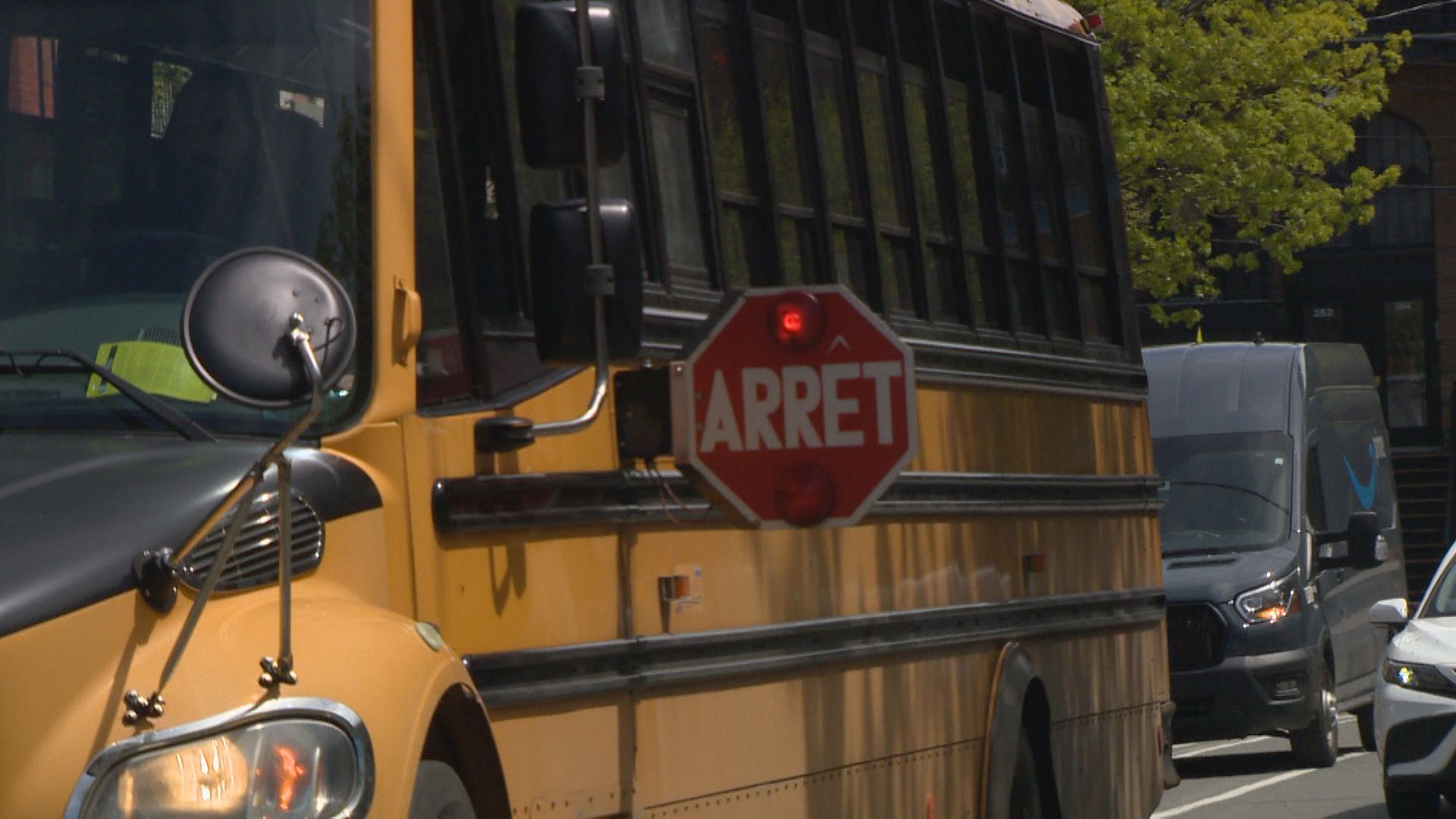 Няколко жители на улица Jeanne Mance в квартал Plateau Mont Royal в