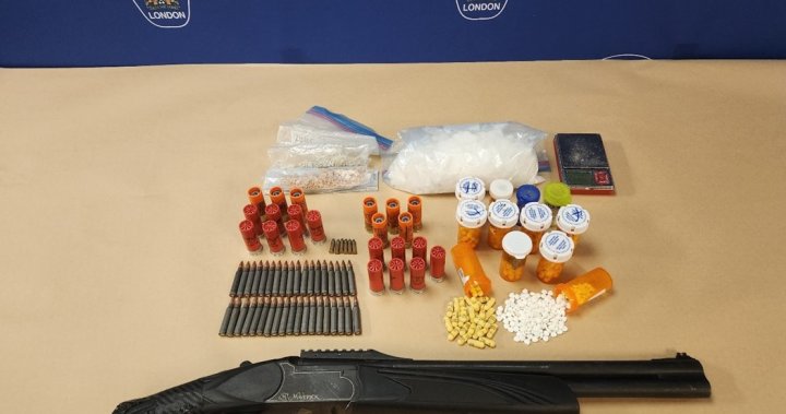 Намушкването с нож води до арест на наркотици и оръжия: Лондон, Онтарио. полиция