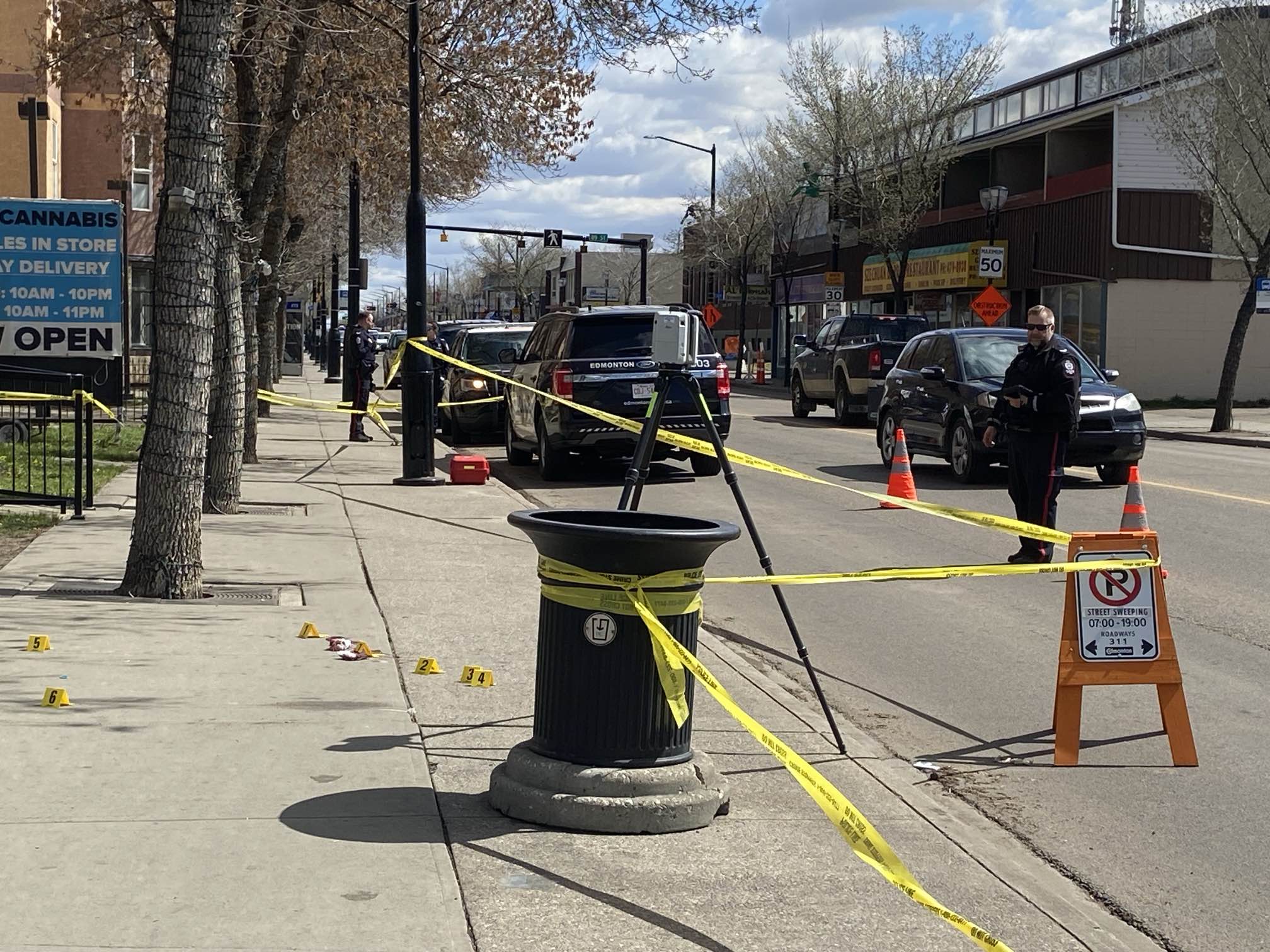 Полицейската служба в Едмънтън EPS разследва нападение което изпрати един