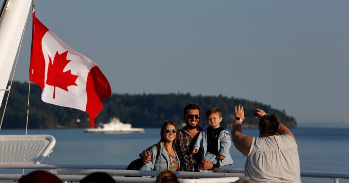 Most Canadians ‘really need’ a vacation, poll shows. But can they afford it? – National