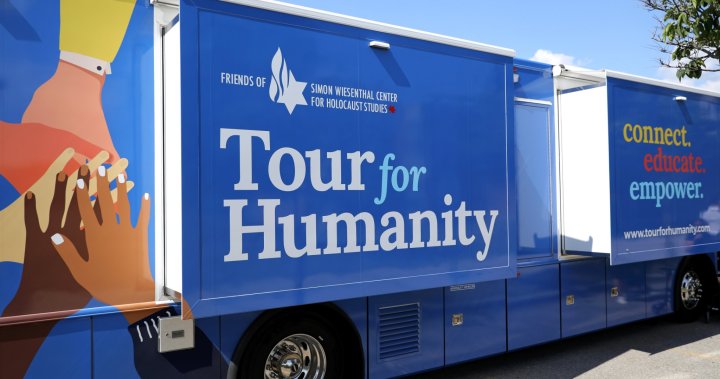 Tour for Humanity спира в Уинипег, учениците учат за престъпленията от омраза