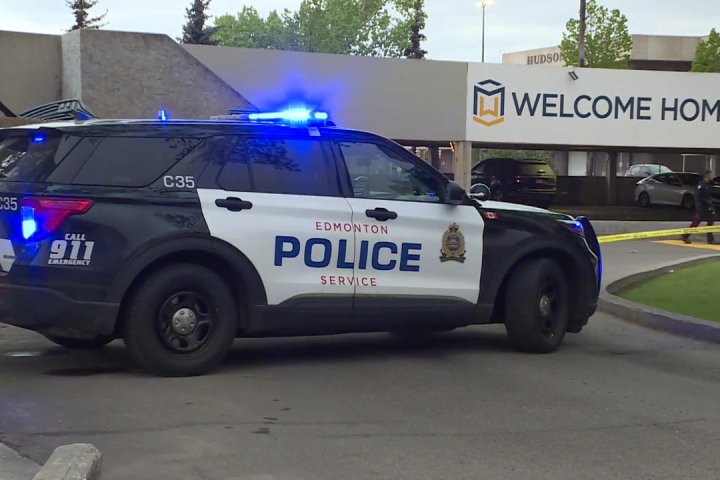 Man seriously injured in parkade shooting near south Edmonton mall