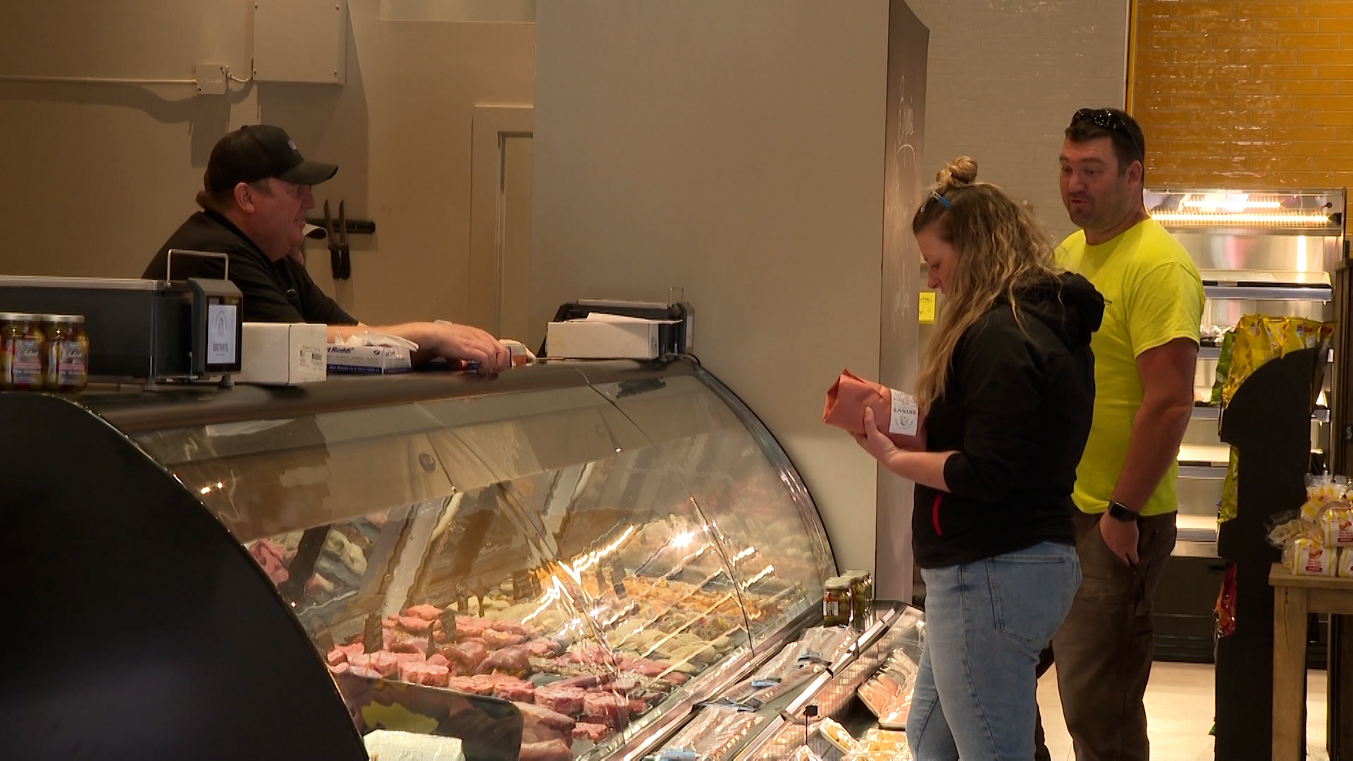 В сърцето на Кингстън малък бизнес прави големи вълни с