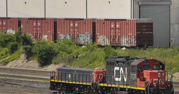 Дерайлирането на влак CN близо до Хинтън, Алта., предизвиква разследване на TSB