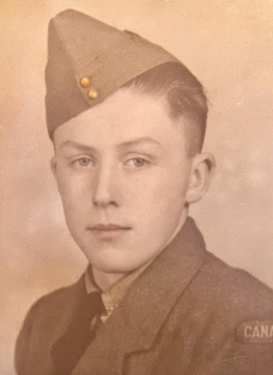 Когато става доброволец в канадските въоръжени сили Джоузеф Фогелгесанг е