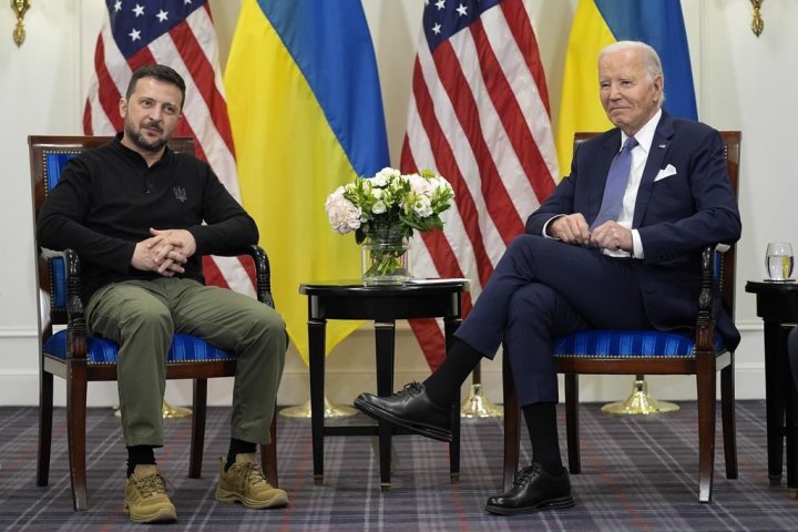 Biden publicly apologizes to Zelenskyy for holdup of weapons to Ukraine