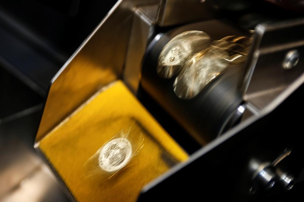 Силата в секторите на енергетиката технологиите и неблагородните метали помогна