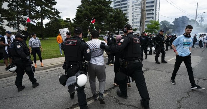 6 души са арестувани на събитие Walk with Israel, съобщи полицията в Торонто
