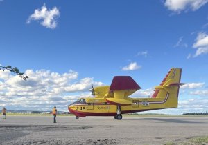 Waterbombers from Quebec and Ontario help Labrador fight wildfire, no rain expected for days