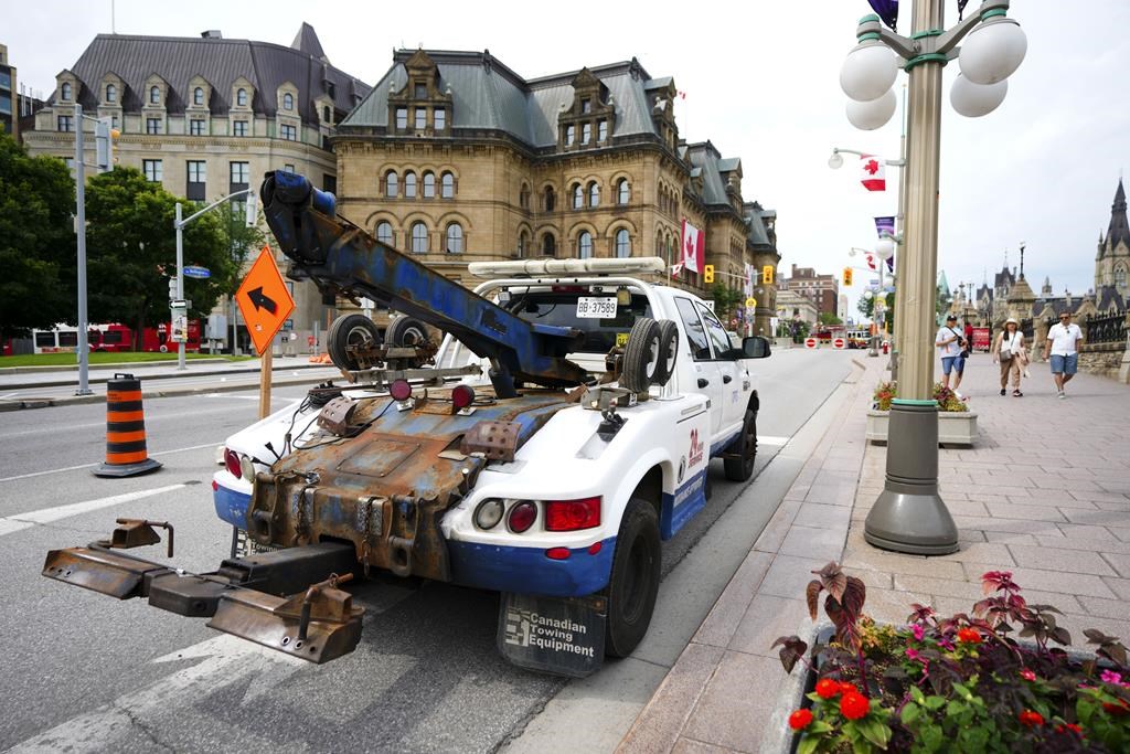 New tow truck requirements kick in, as Ontario takes oversight of troubled industry