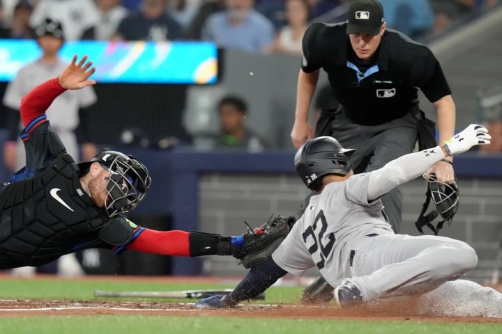 Yankees rally in sixth inning, beat Blue Jays 16-5