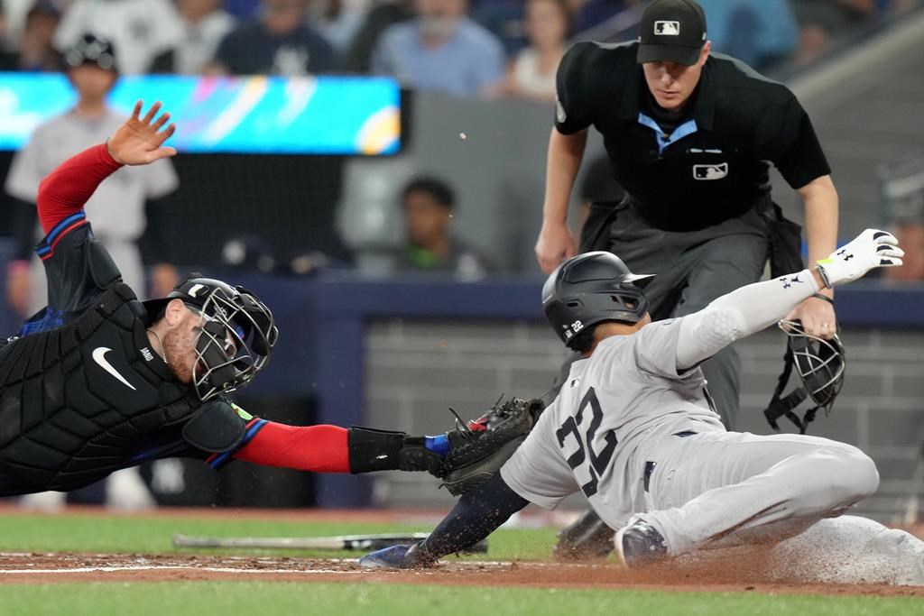 Yankees rally in sixth inning, whip Blue Jays 16-5
