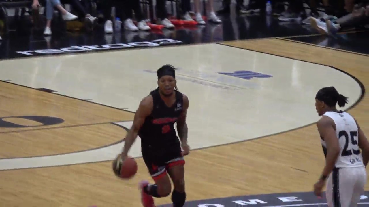 От игрищата на Калгари до ярките светлини на професионалния баскетбол