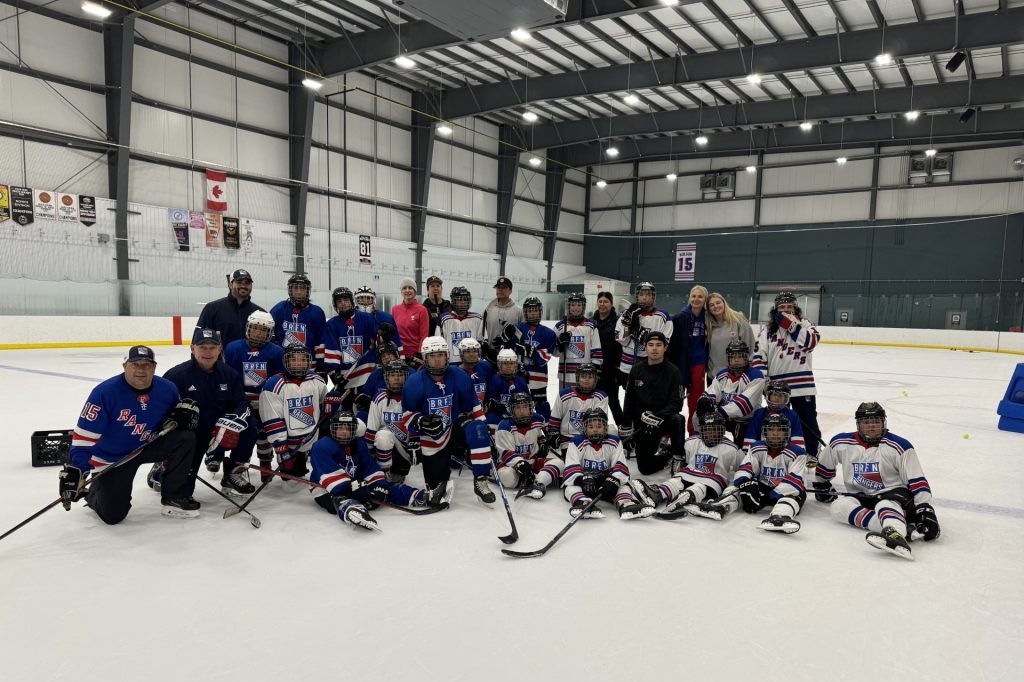 Може да изглежда като всяка друга тренировка по хокей тази