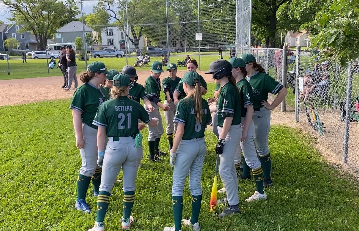 Winnipeg all-girls baseball team makes its mark in a boys’ league
