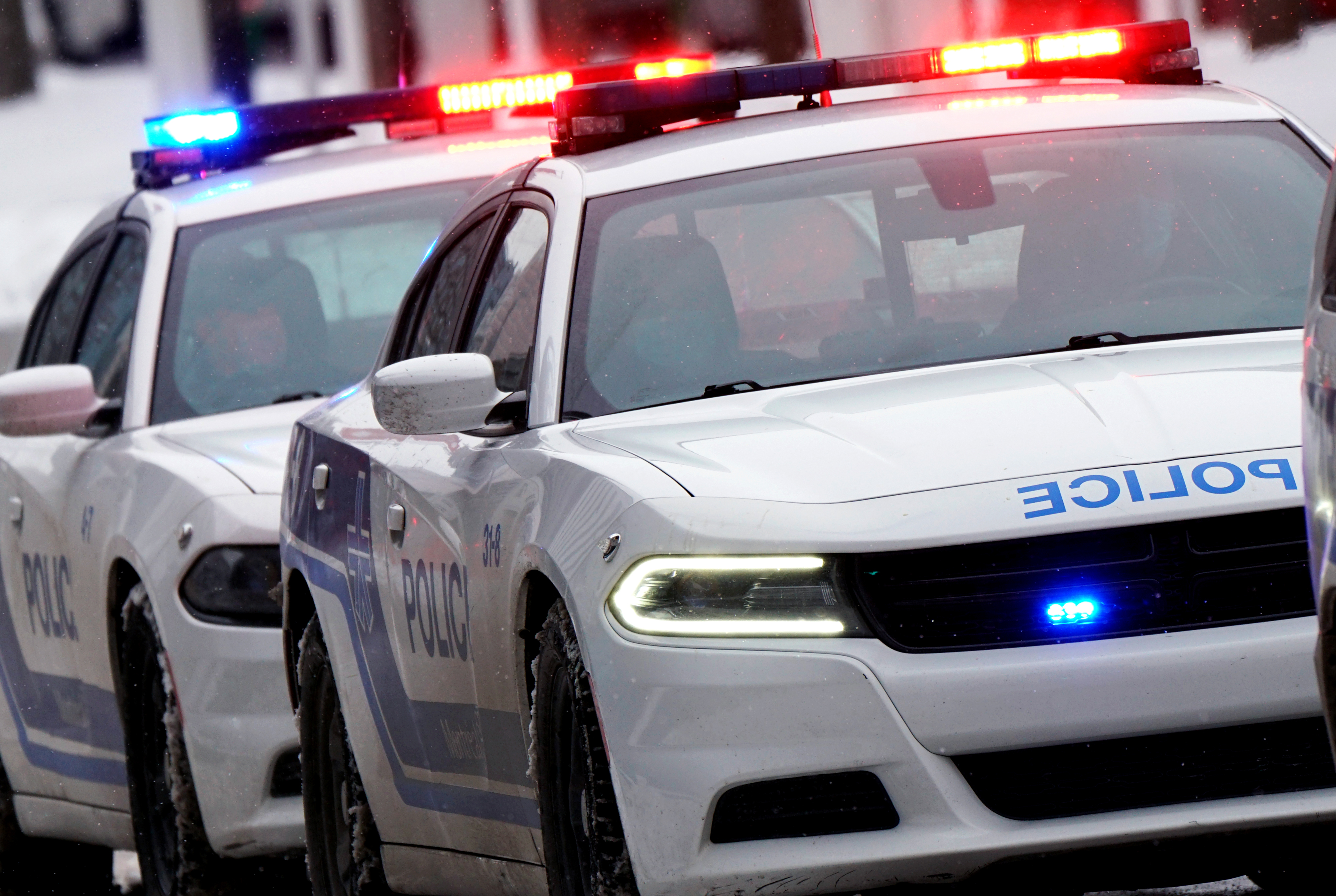 Полицията в Монреал съобщи че възрастна жена е била откарана