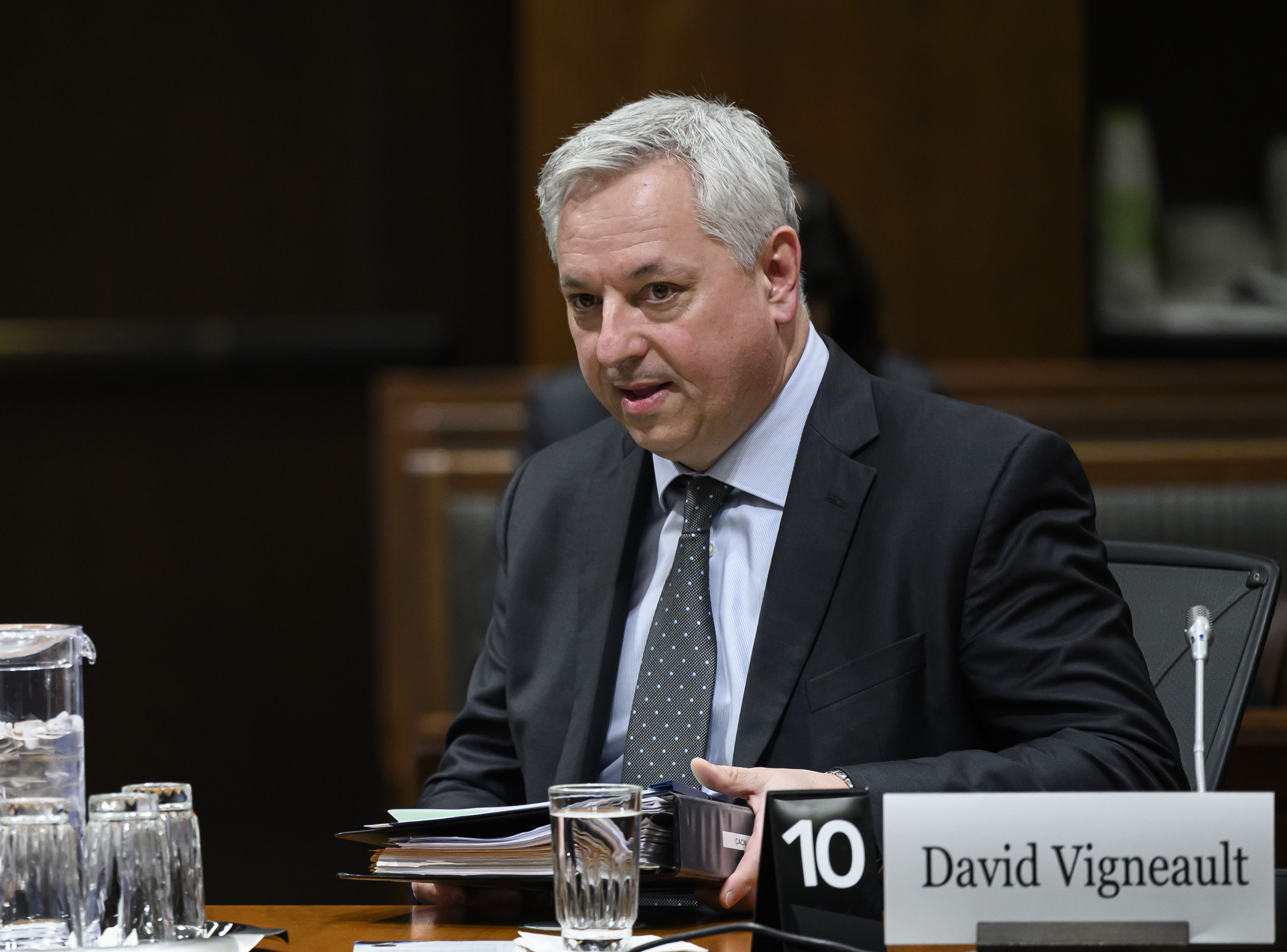 Шефът на шпионажа на Канада казва че политическите лидери могат