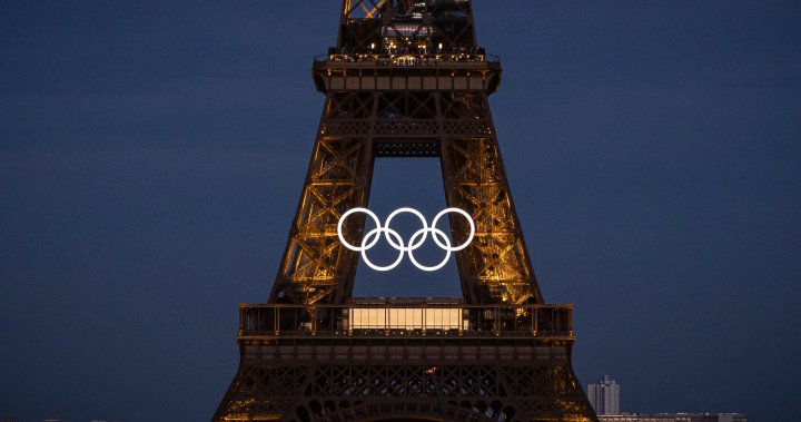 Айфеловата кула се преобрази в подготовка за Олимпиадата.Олимпийските кръгове бяха монтирани