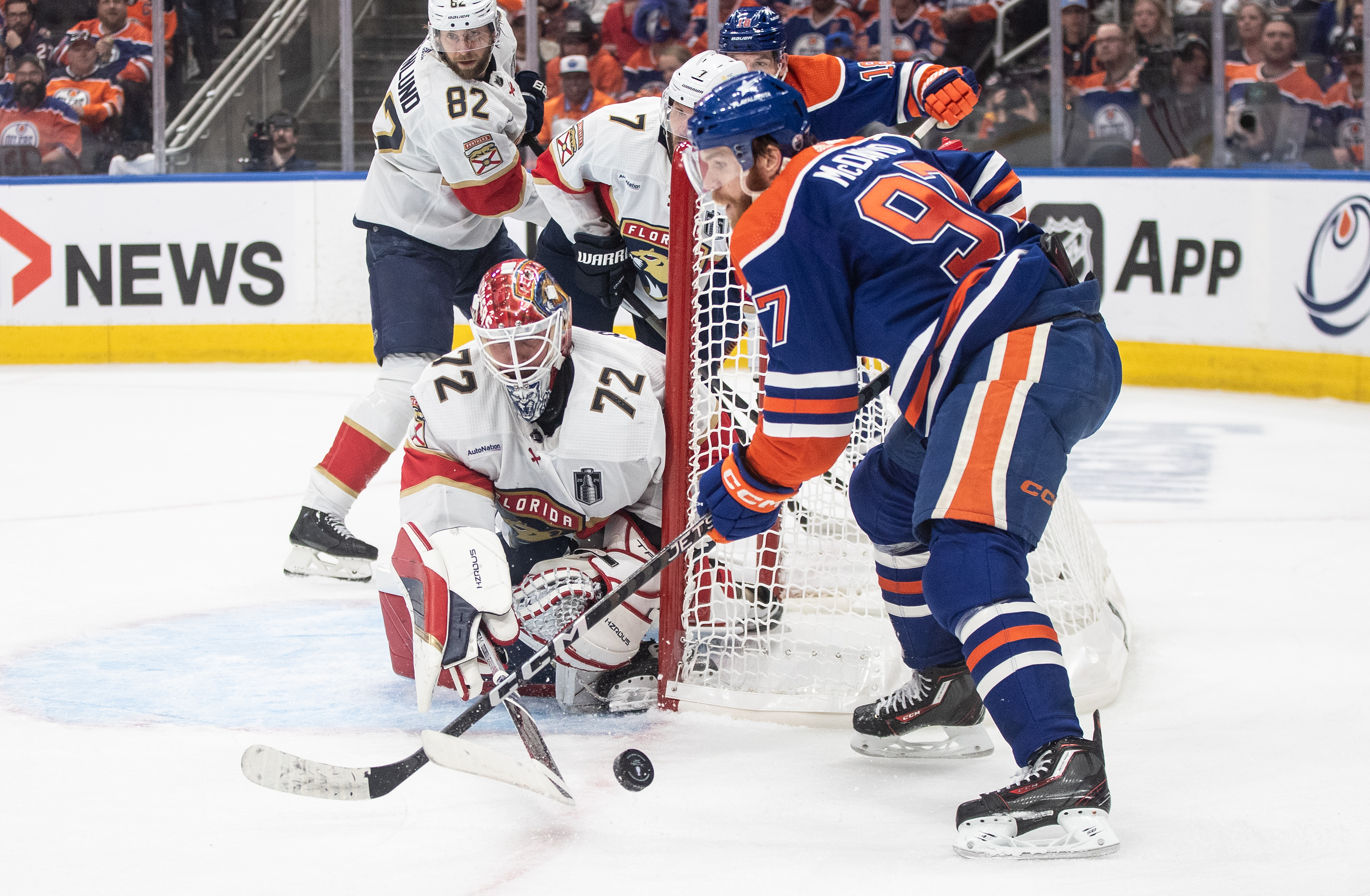 Сергей Бобровски направи 32 спасявания докато Флорида Пантерс се доближи