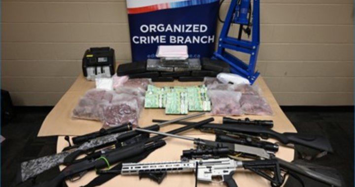 25 кг кока-кола, MDMA, конфискувани по време на ареста на наркотрафик на стойност 1,5 милиона долара в района на Едмънтън